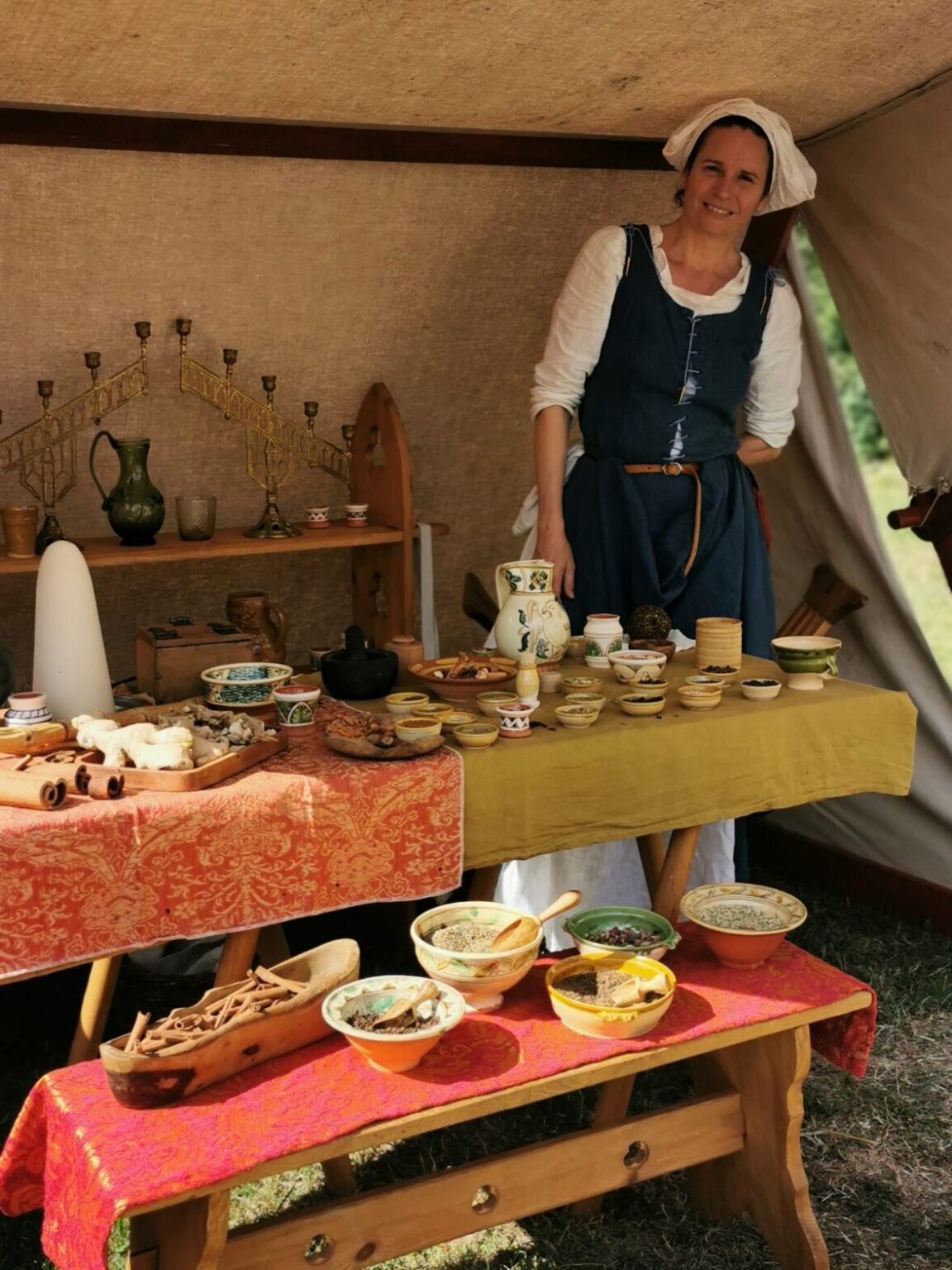 Cie La Muse – animations médiévales – Ars Culinae – @ la commanderi d’Arville Cie La Muse - animations médiévales - Ars Culinae - @ la commanderi d'Arville